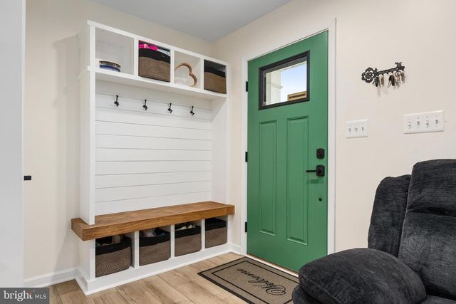 26 CHESTERFIELD RD, New Oxford, PA 17350