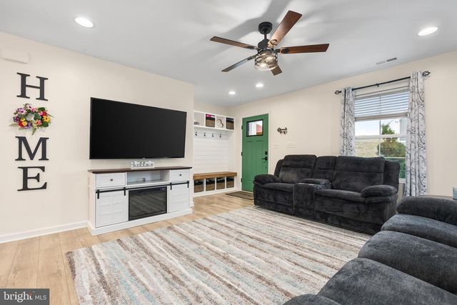 26 CHESTERFIELD RD, New Oxford, PA 17350