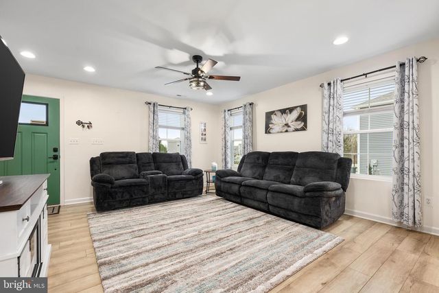 26 CHESTERFIELD RD, New Oxford, PA 17350