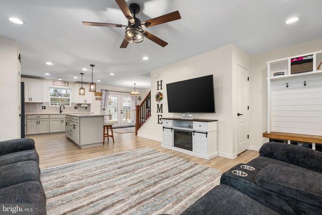 26 CHESTERFIELD RD, New Oxford, PA 17350