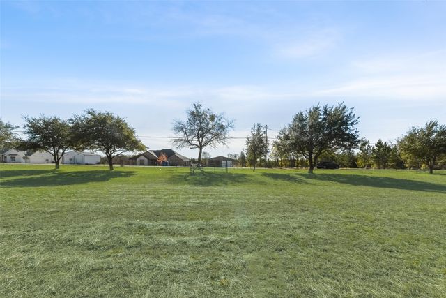 617 Cold Springs Road, Van Alstyne, TX 75495