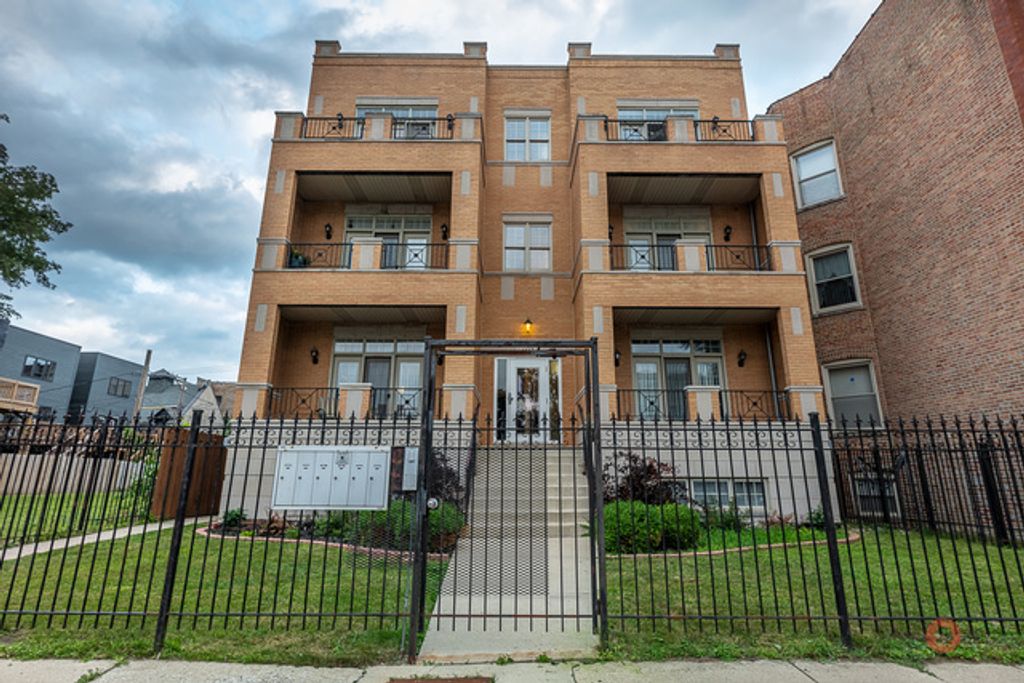 4417 S Calumet Avenue 2S, Chicago, IL 60653