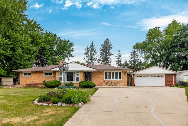 106 Superior Avenue, Machesney Park, IL 61115