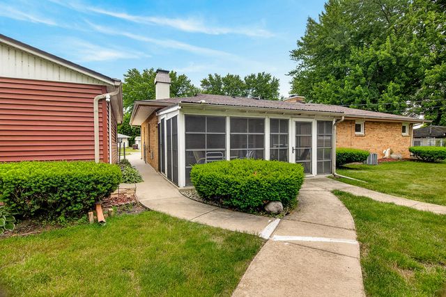 106 Superior Avenue, Machesney Park, IL 61115