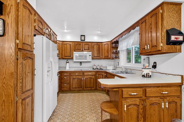 106 Superior Avenue, Machesney Park, IL 61115