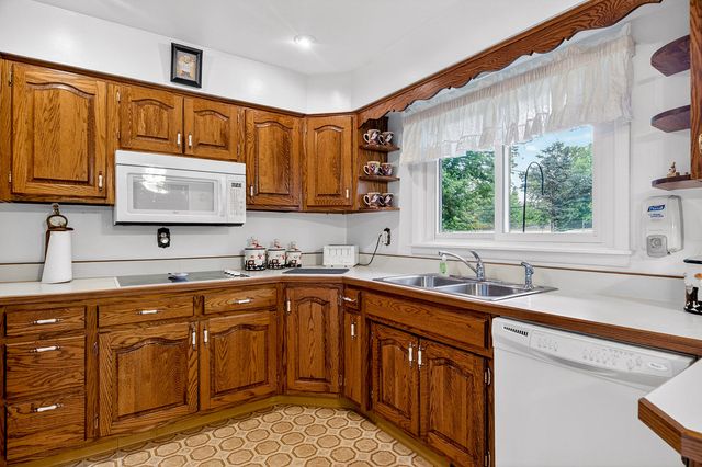 106 Superior Avenue, Machesney Park, IL 61115