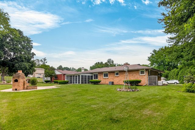 106 Superior Avenue, Machesney Park, IL 61115