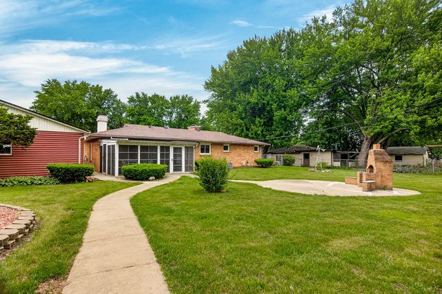 106 Superior Avenue, Machesney Park, IL 61115