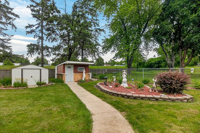 106 Superior Avenue, Machesney Park, IL 61115