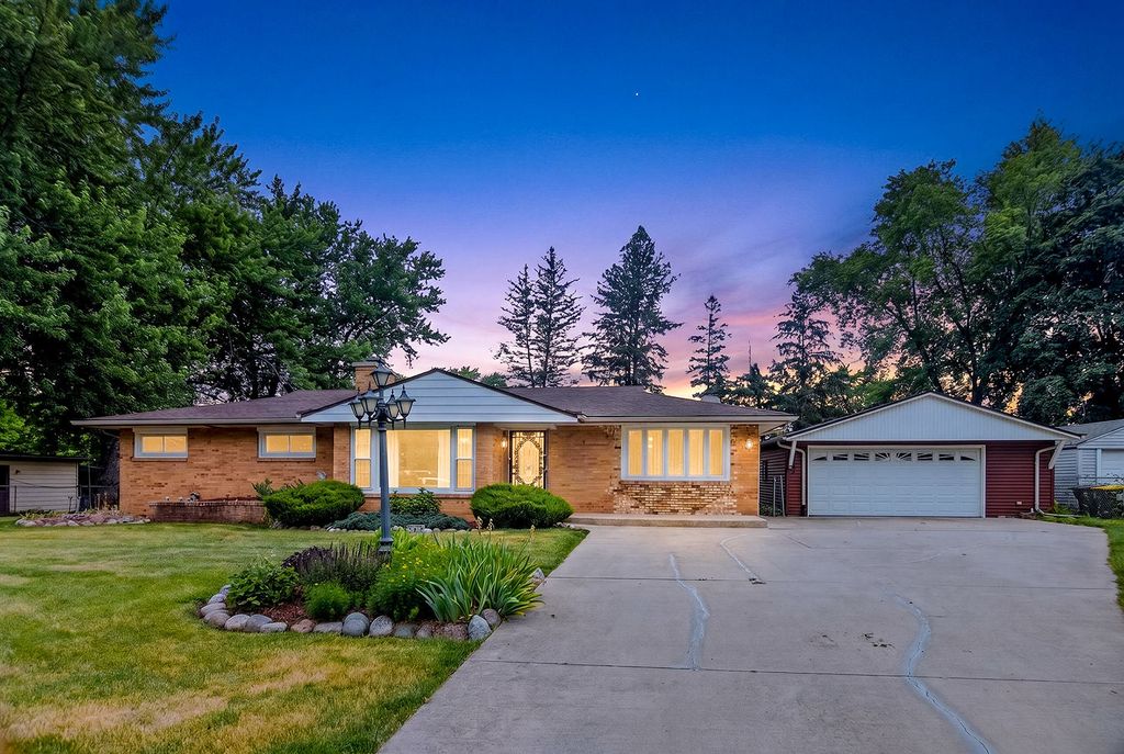 106 Superior Avenue, Machesney Park, IL 61115