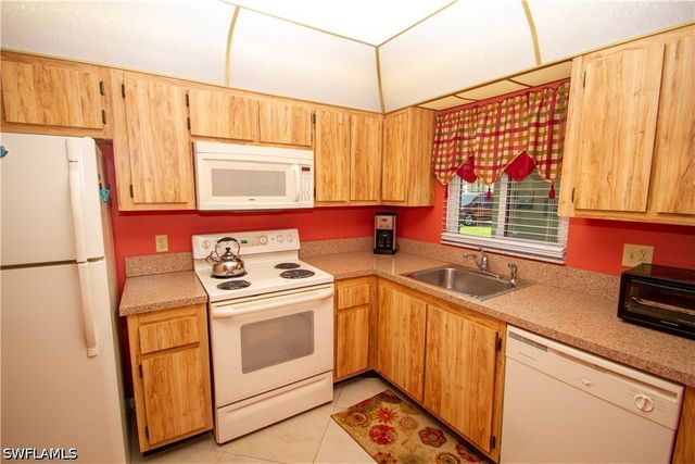 4326 27th CT SW 103, Naples, FL 34116