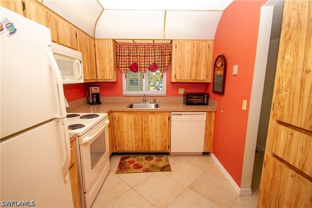4326 27th CT SW 103, Naples, FL 34116