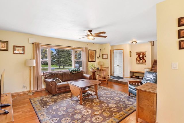 1620 Greenview DRIVE, Brookfield, WI 53045