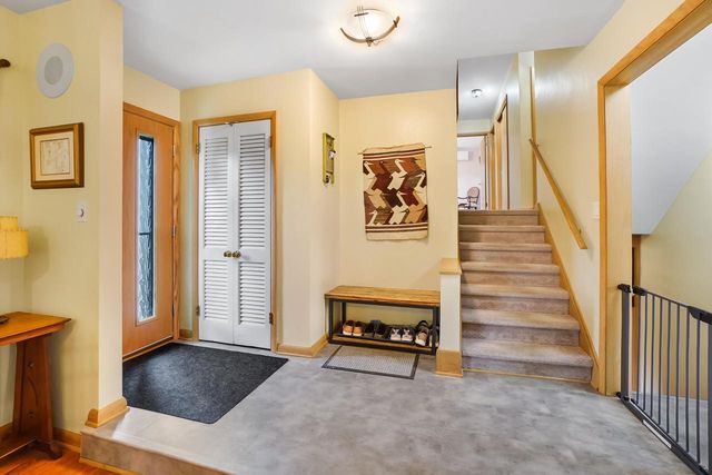 1620 Greenview DRIVE, Brookfield, WI 53045