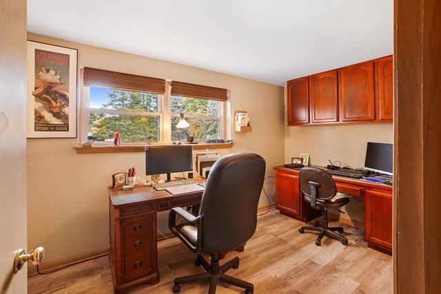 1620 Greenview DRIVE, Brookfield, WI 53045