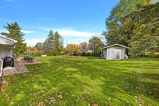 1620 Greenview DRIVE, Brookfield, WI 53045