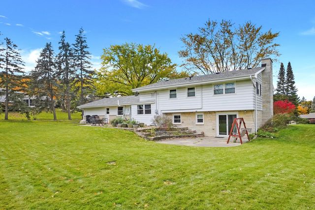 1620 Greenview DRIVE, Brookfield, WI 53045