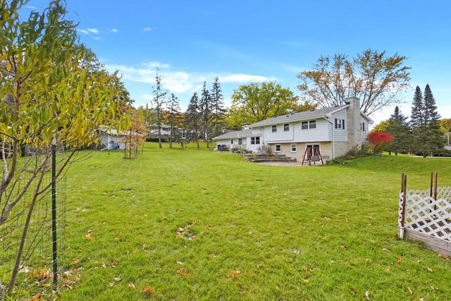 1620 Greenview DRIVE, Brookfield, WI 53045