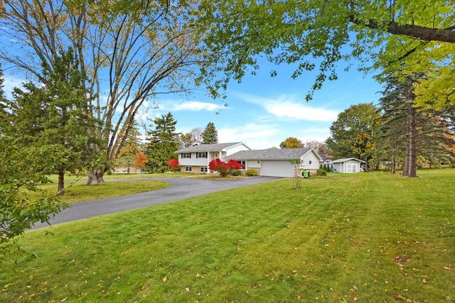 1620 Greenview DRIVE, Brookfield, WI 53045