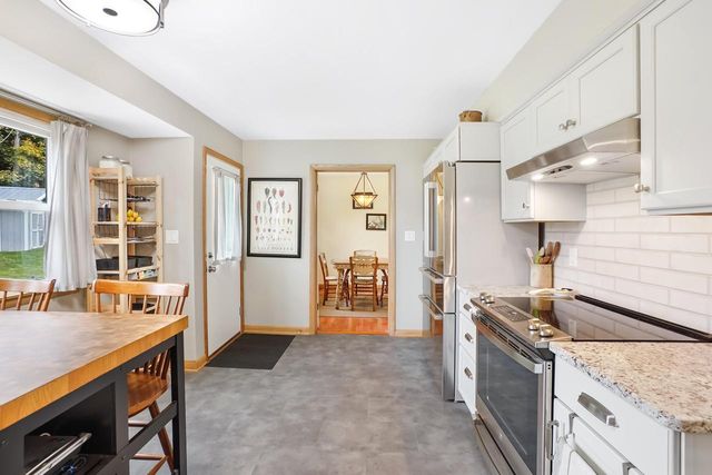 1620 Greenview DRIVE, Brookfield, WI 53045