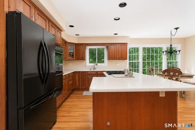 6 Valley Court, Bethel, CT 06801