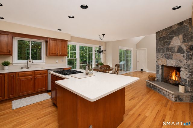 6 Valley Court, Bethel, CT 06801