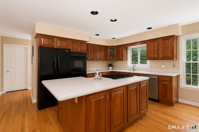 6 Valley Court, Bethel, CT 06801