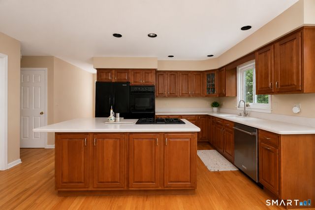 6 Valley Court, Bethel, CT 06801