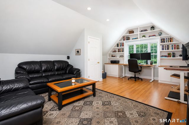 6 Valley Court, Bethel, CT 06801
