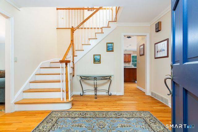 6 Valley Court, Bethel, CT 06801