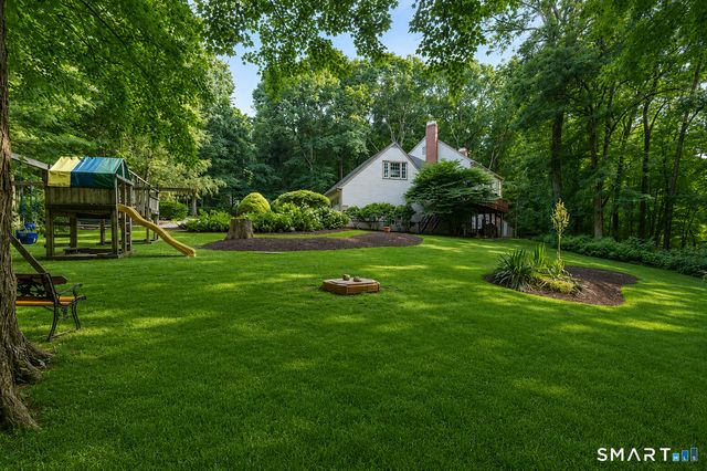 6 Valley Court, Bethel, CT 06801