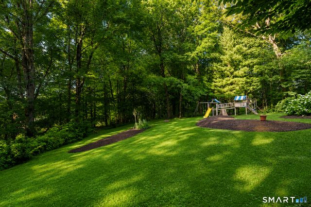 6 Valley Court, Bethel, CT 06801