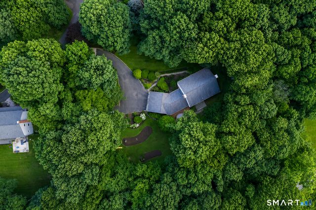 6 Valley Court, Bethel, CT 06801
