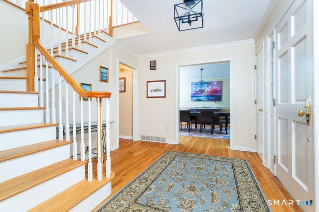 6 Valley Court, Bethel, CT 06801
