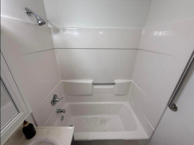 100 Valleyview Drive, Johnstown, OH 43031