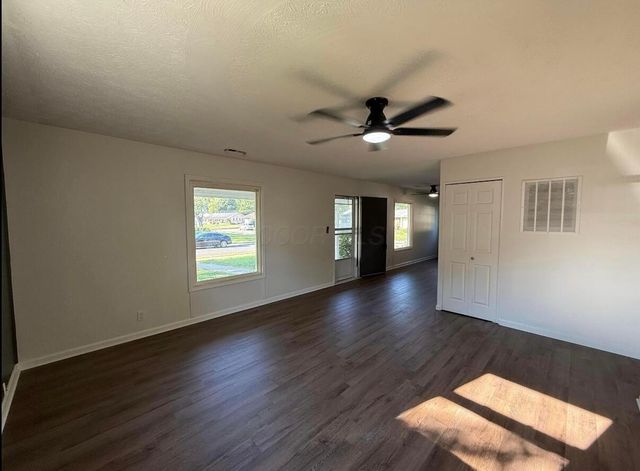 100 Valleyview Drive, Johnstown, OH 43031