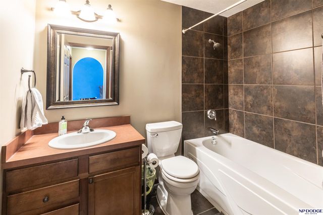 2555 Alana Lane, Lincoln, NE 68512