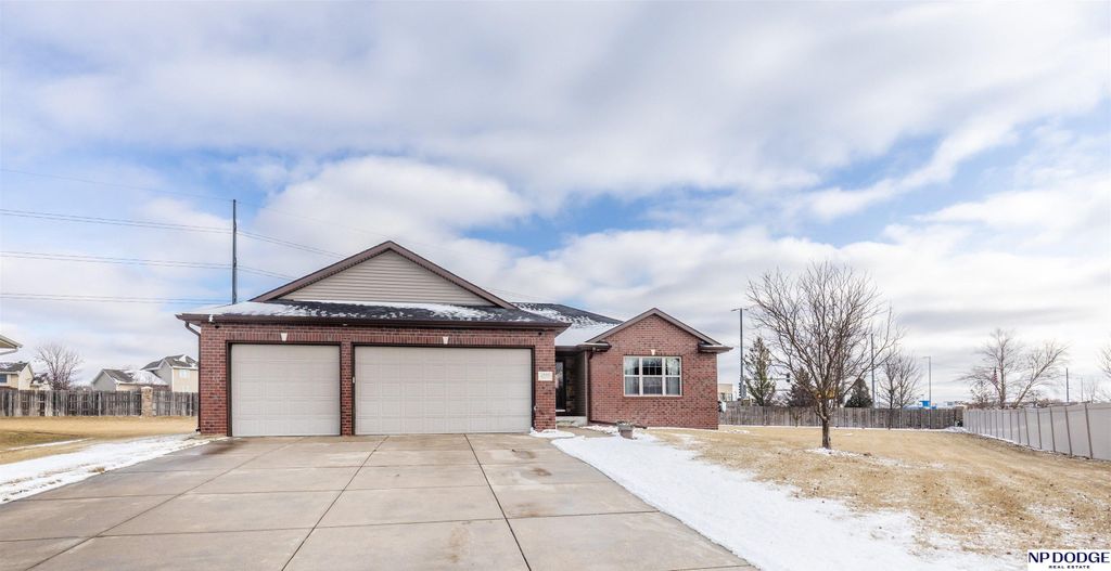 2555 Alana Lane, Lincoln, NE 68512