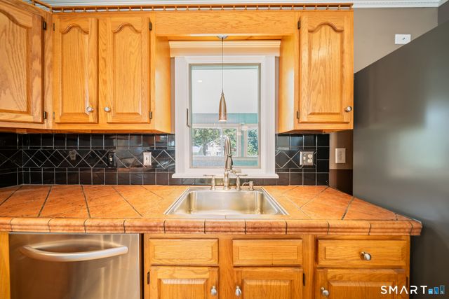 32 Taagan Point Drive, Danbury, CT 06811