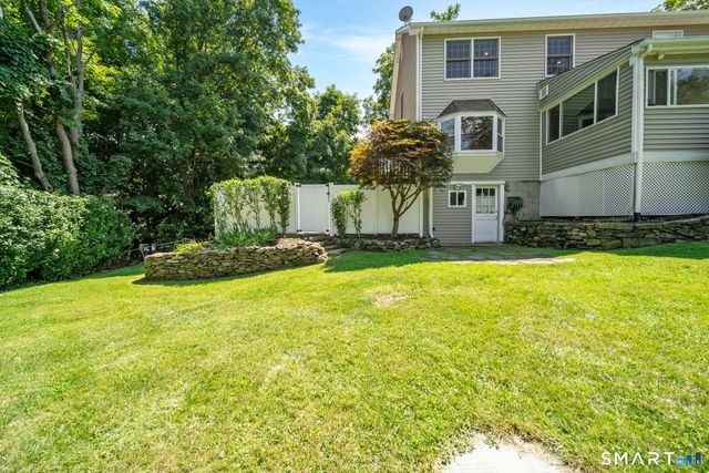 32 Taagan Point Drive, Danbury, CT 06811