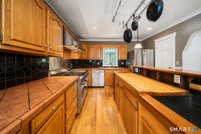 32 Taagan Point Drive, Danbury, CT 06811