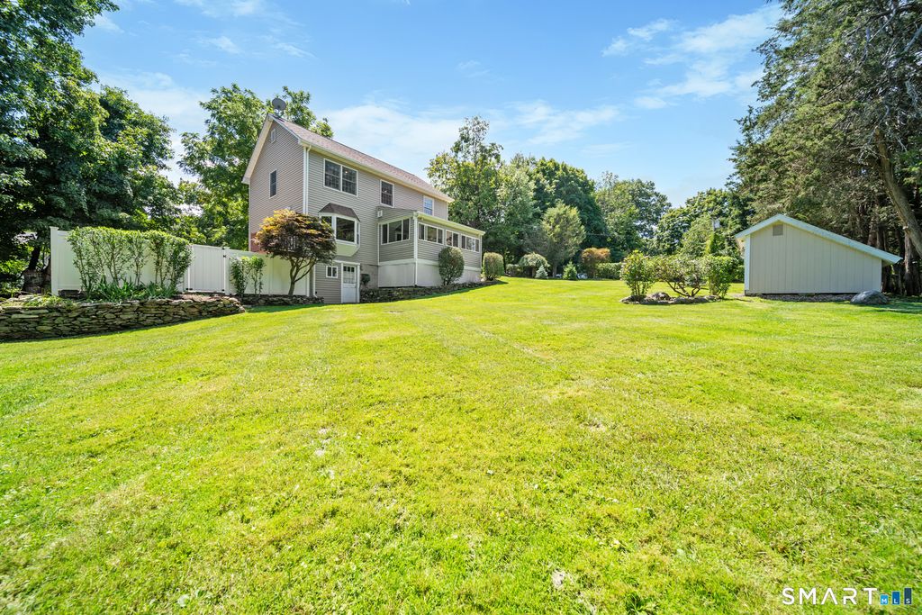 32 Taagan Point Drive, Danbury, CT 06811