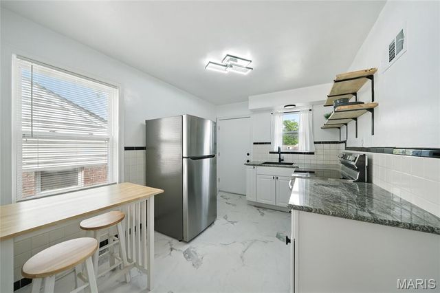 3706 Colonial Avenue, St Louis, MO 63121