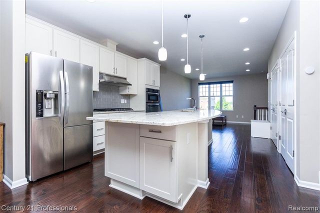 2924 Glenbar Circle, Rochester, MI 48307