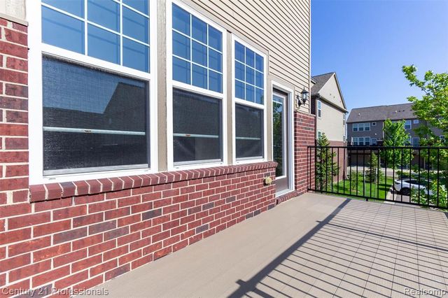 2924 Glenbar Circle, Rochester, MI 48307