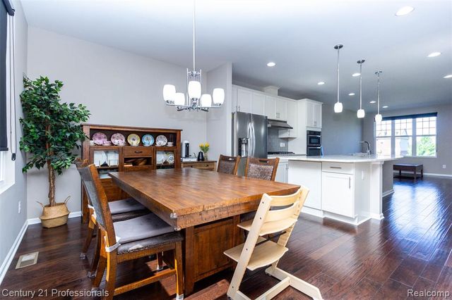 2924 Glenbar Circle, Rochester, MI 48307