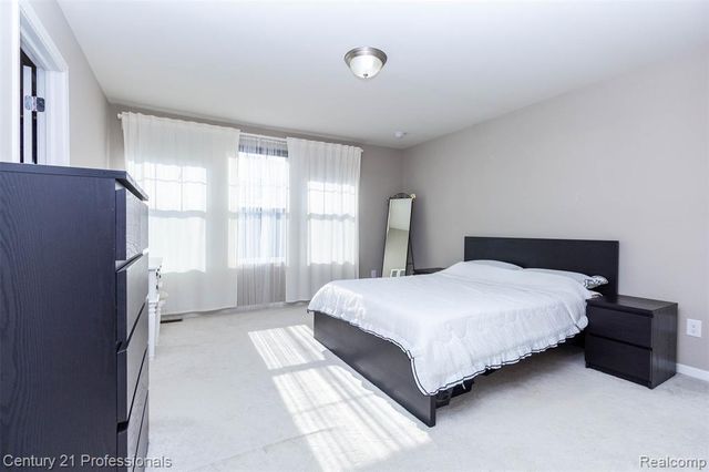 2924 Glenbar Circle, Rochester, MI 48307