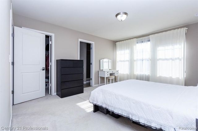 2924 Glenbar Circle, Rochester, MI 48307