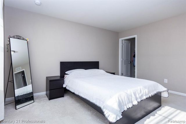 2924 Glenbar Circle, Rochester, MI 48307