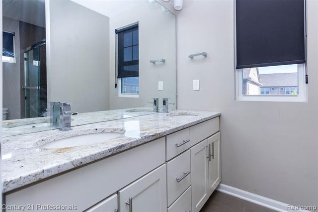 2924 Glenbar Circle, Rochester, MI 48307